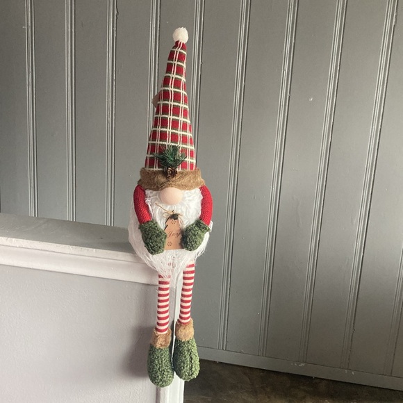 NWT-STUNNING- 31.5” Holiday Gnome Sitter Decor w/ a Wooden Joy Christmas Tree 🌲 - Picture 11 of 17